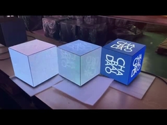 Tampilan kubus 5 sisi menampilkan Papan Iklan LED