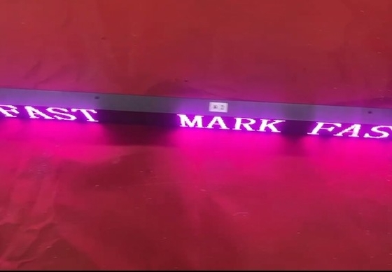 P4RGB LED Scrolling Sign yang Disesuaikan Panjang 7M Dengan Desain Yang Dapat Dihubungkan Dan Casing Ramping