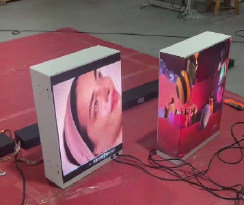 Showcase Advertising P2RGB Coner Display Indoor LED Video Wall Dengan Prosesor Video