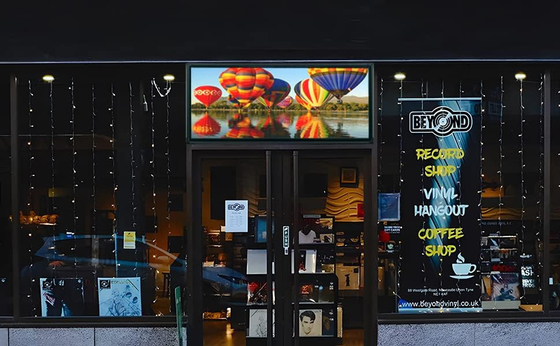 Iklan Monumen Luar Digital LED Tanda umur panjang Perawatan belakang