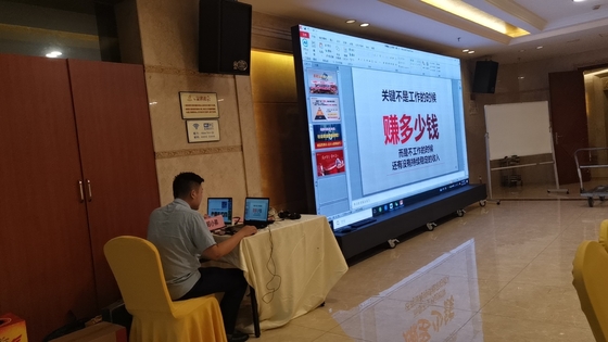 HDMI IN P2.5 Layar LED Ruang Konferensi HD video wall bergerak