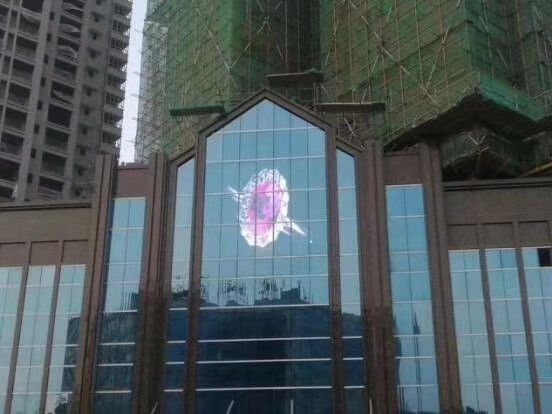 P10.4 Layar LED Kaca Transparan Super ramping Untuk Jendela Toko